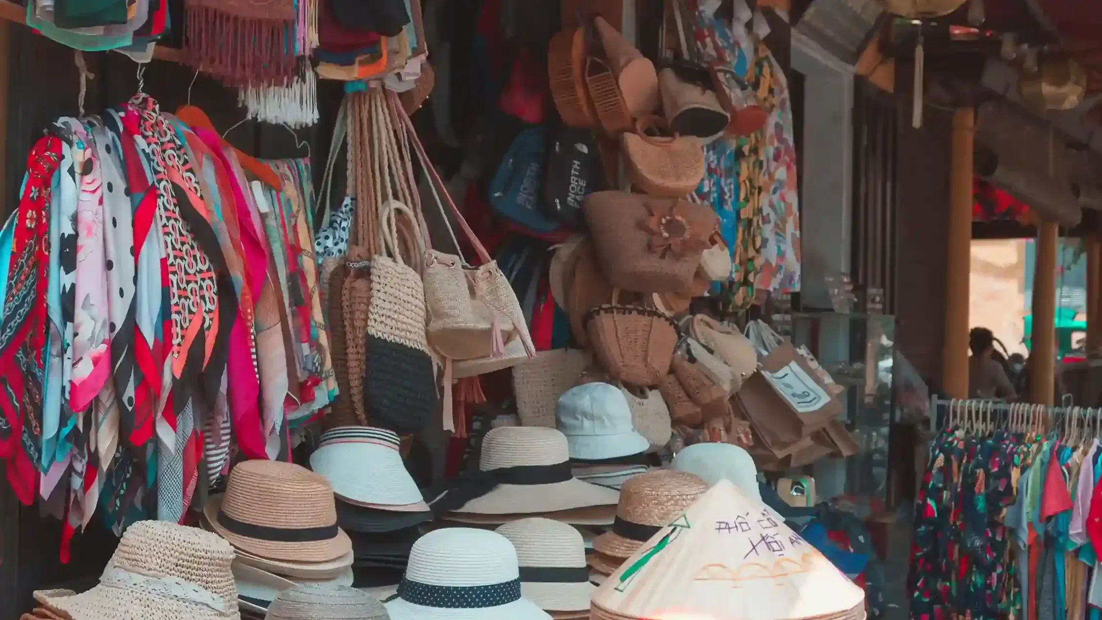 Ubud Art Market (source: pexels.com/DucNguyen)