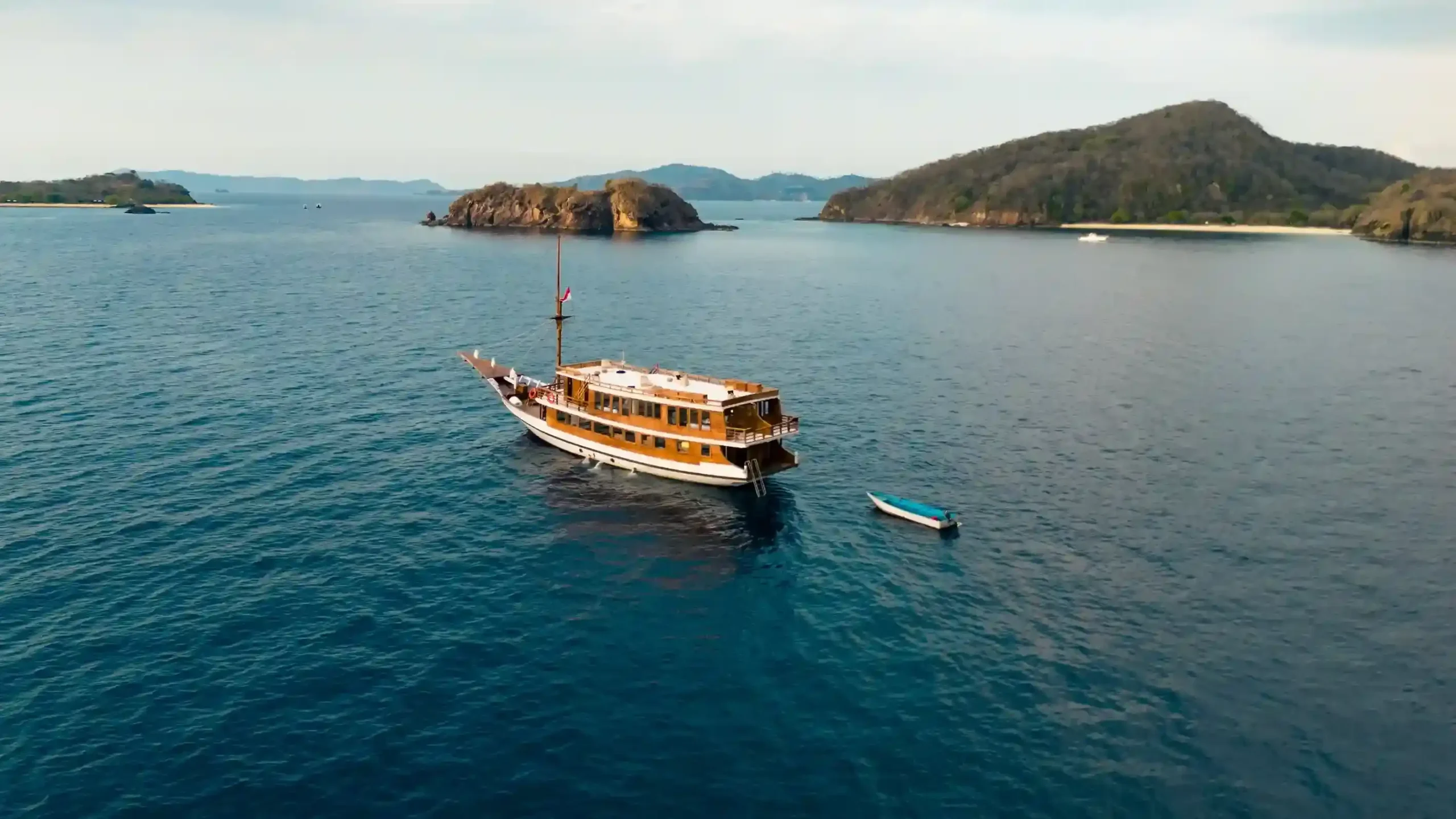 Komodo Luxury Sailing Tour 