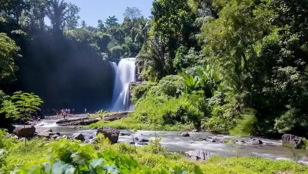 Tegenungan Waterfall (source: flickr.com)