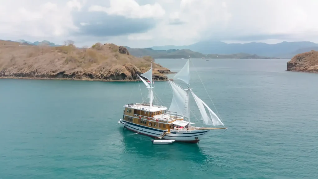 Catnazse Liveaboard | Komodo Luxury