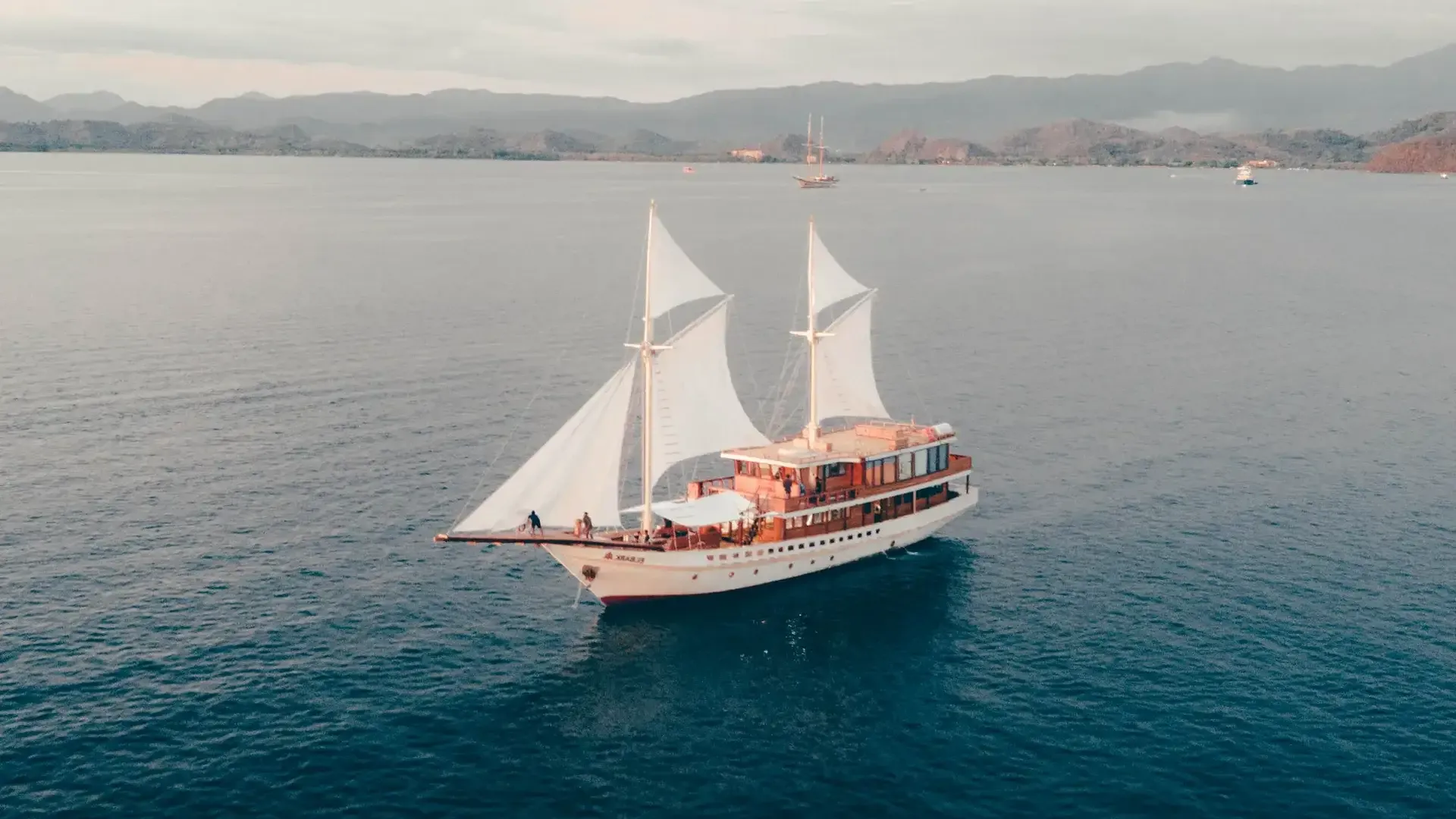 Elbark Cruise | Komodo Luxury