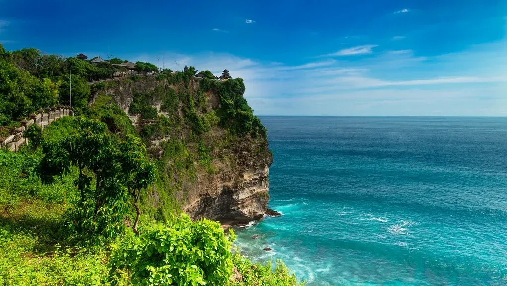 Pura Uluwatu (source: flickr.com)