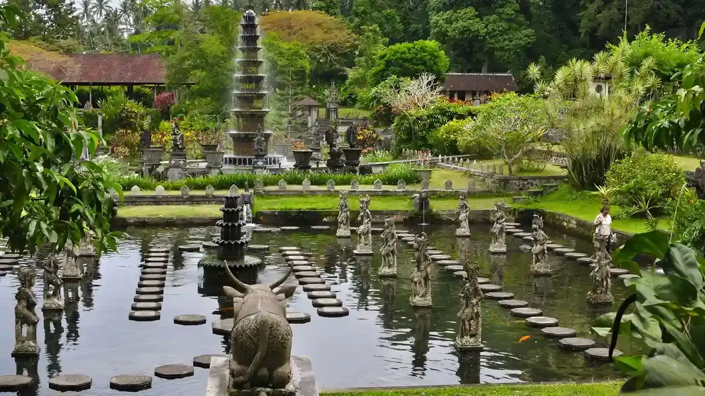 Tirta Gangga Water Palace (source: flickr/@JohanWieland)