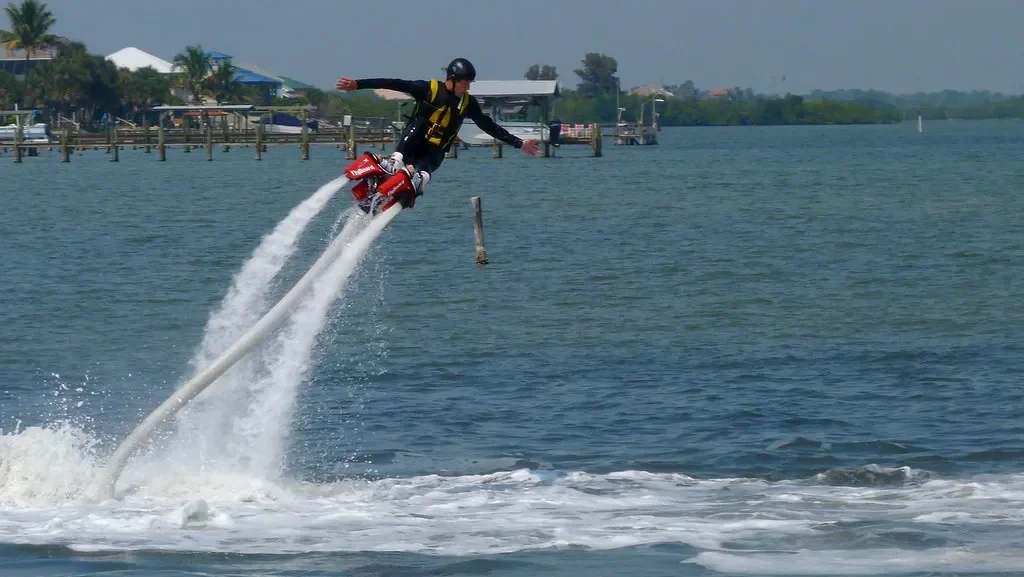 Flyboarding (sumber: flickr)