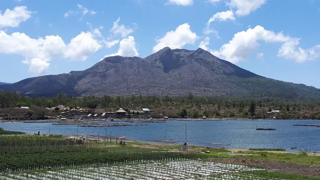 Batur Lake at Kintamani (Source: Flickr)