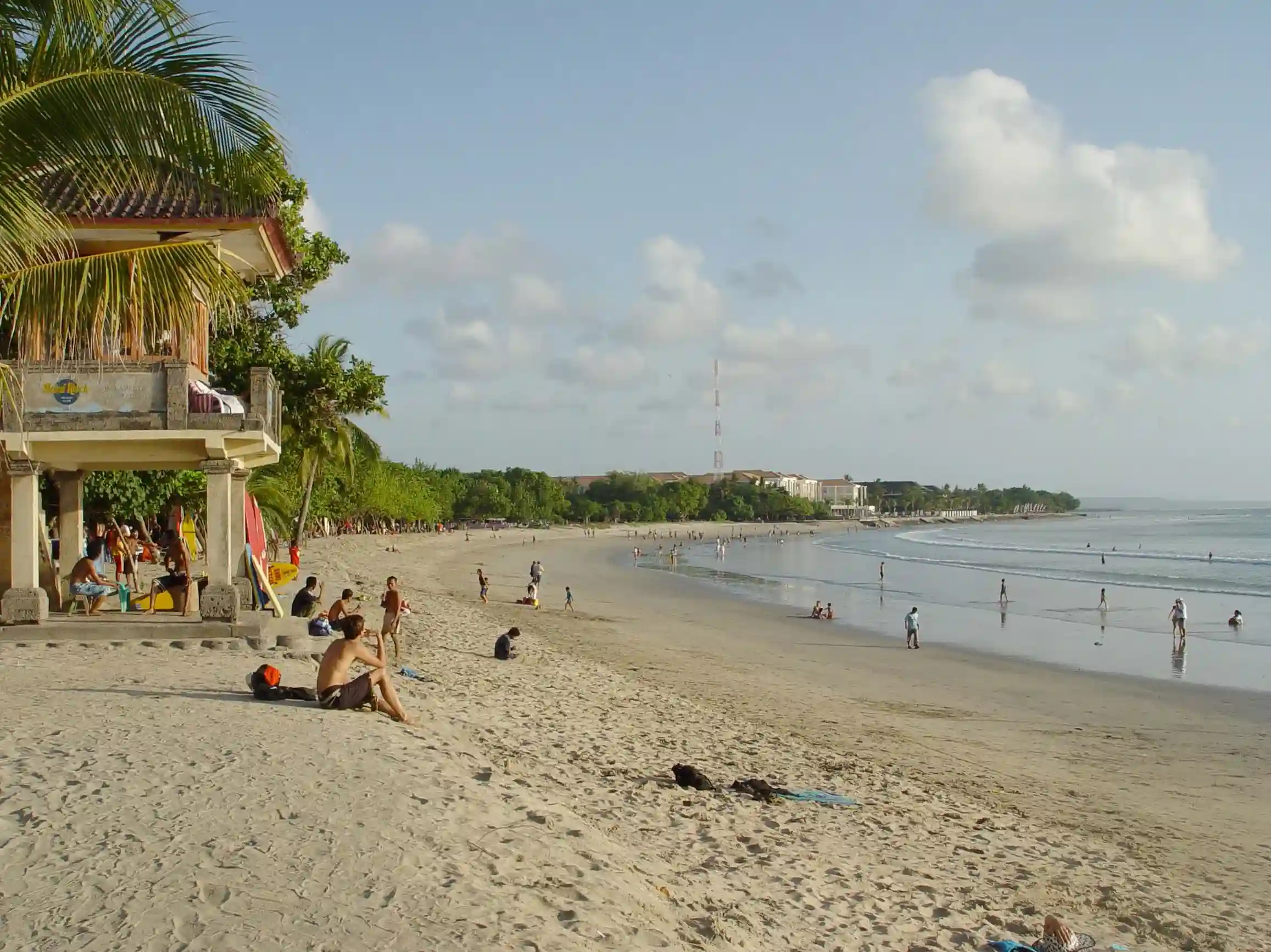 Kuta Beach (Source by: WIkimedia Commons)