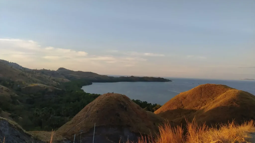Bukit Sylvia | Rental Mini Cooper Labuan Bajo | Bali Premium Trip