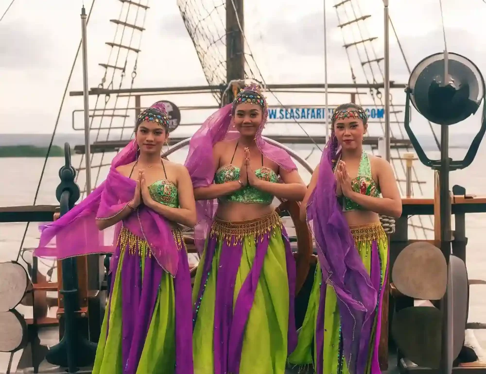 Belly Dance | Dinner Cruise Bali | Bali Premium Trip