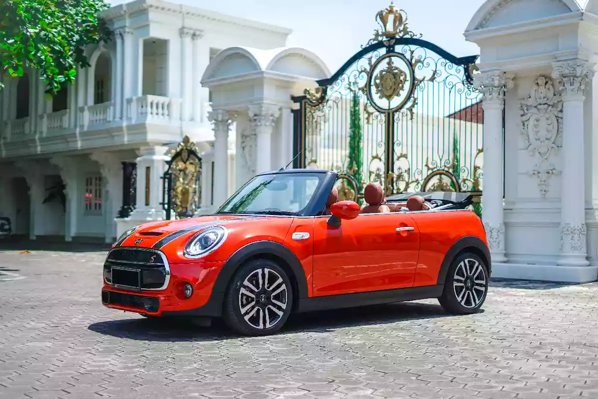 Mini Cooper Orange Tampak Samping