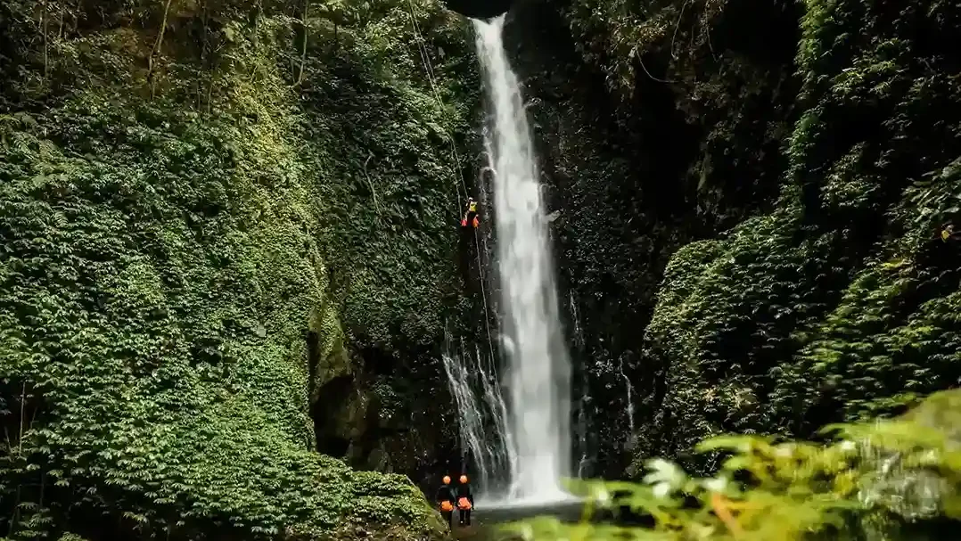 Air Terjun Gitgit, Bali (source: wikimedia-commons)