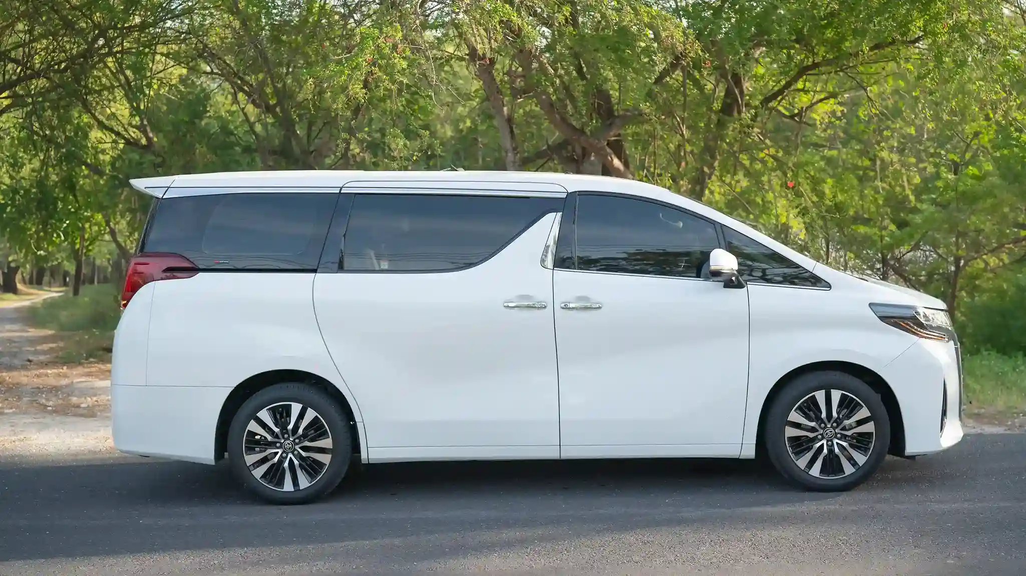 Sewa Alphard di Bali - BaliPremium Trip