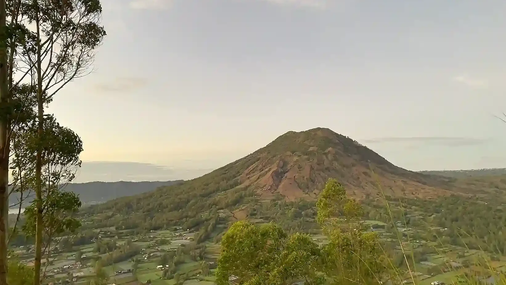 Gunung Batur, Kintamani (source: wikimedia-commons)