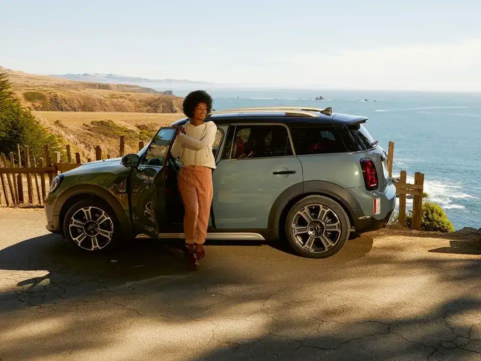 Model Countryman (source: mini-indonesia)