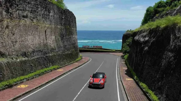 Mini Cooper di Pantai Pandawa | Sewa Mini Cooper Bali | Bali Premium Trip