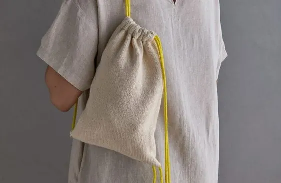 Drawstring Bag (sumber: pinterest.com)