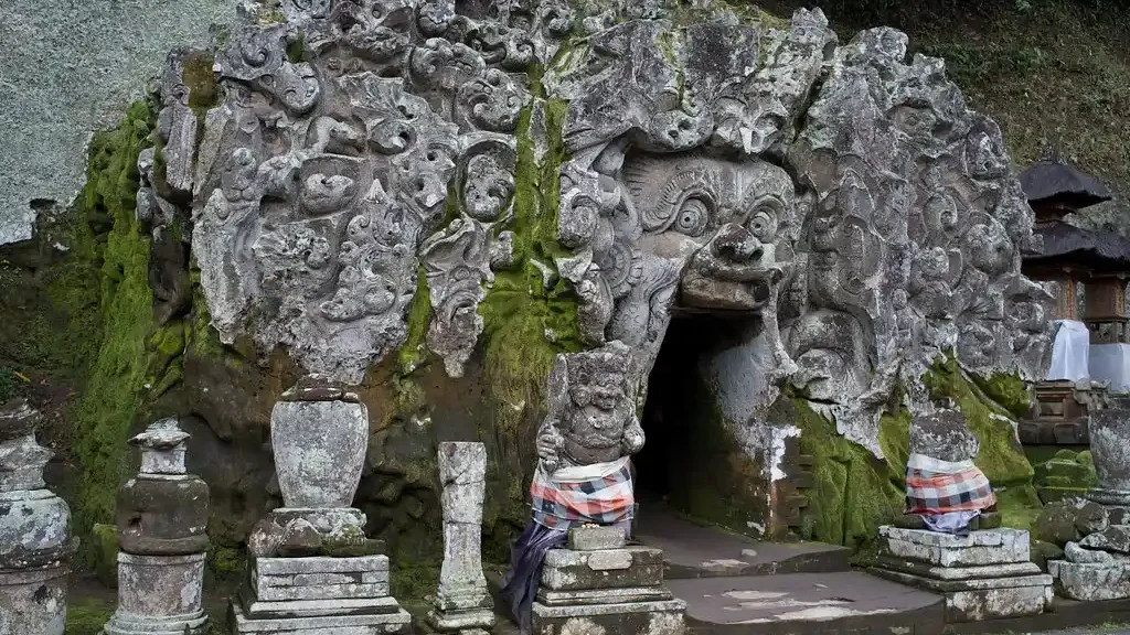 Goa Gajah (sumber: flickr.com)