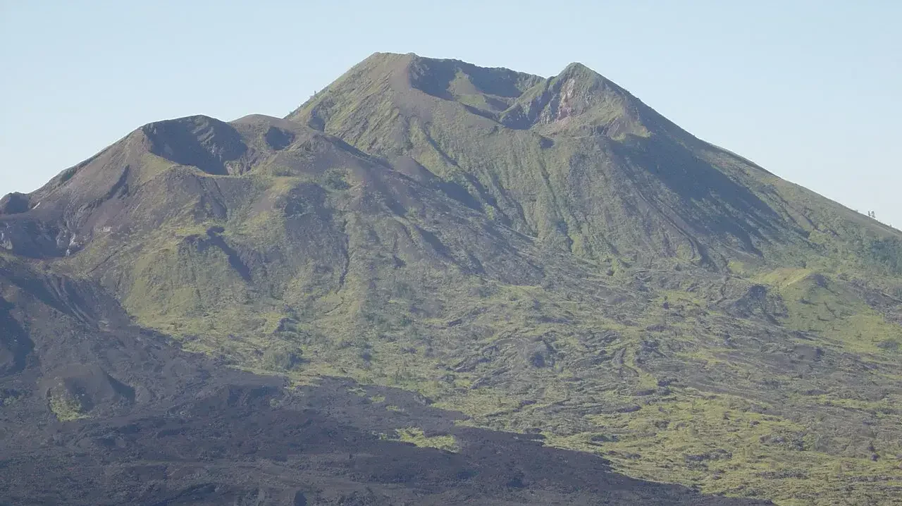 Gunung Batur (source: commons.wikimedia.org)