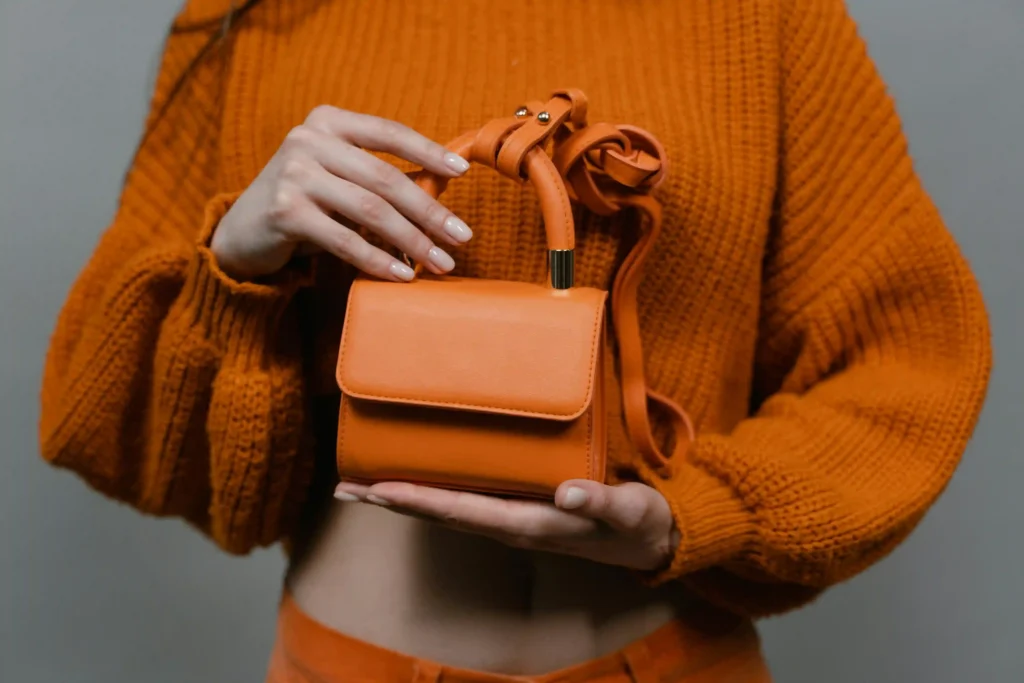 Mini Cross Bag (Sumber: Pexels)