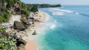 Pantai di Bali (sumber: rawpixel.com)