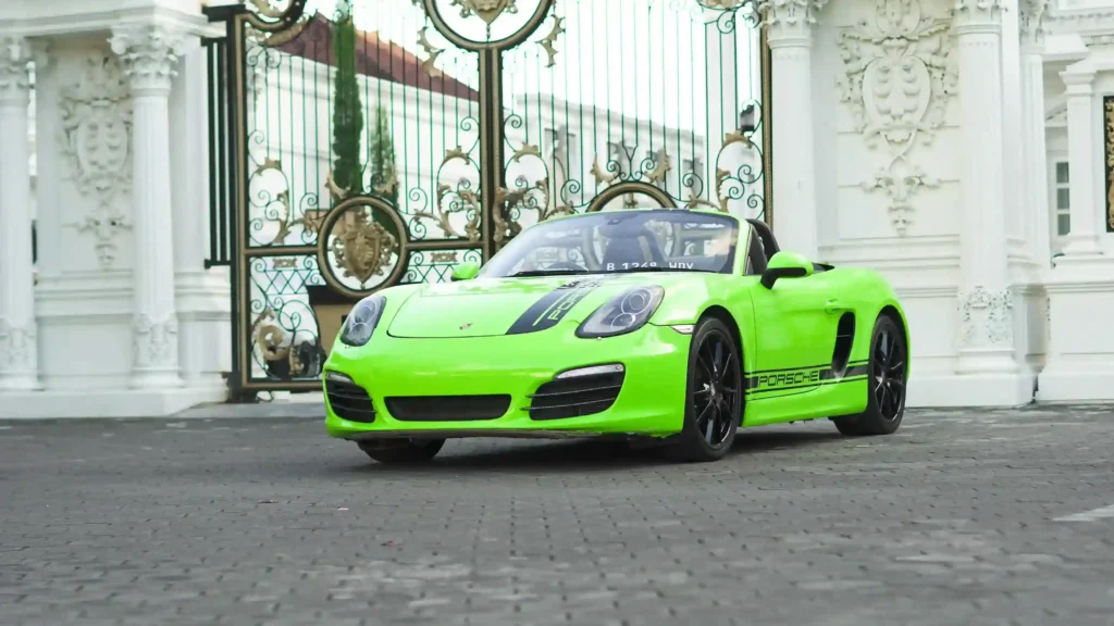 Sewa Porsche Boxster Green di Bali | Bali Premium Trip