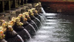 Pura Tirta Empul (sumber: flickr.com)