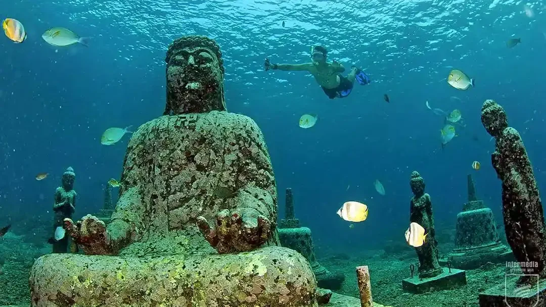 Buddha Temple Nusa Penida (sumber: thrillophilia.com)