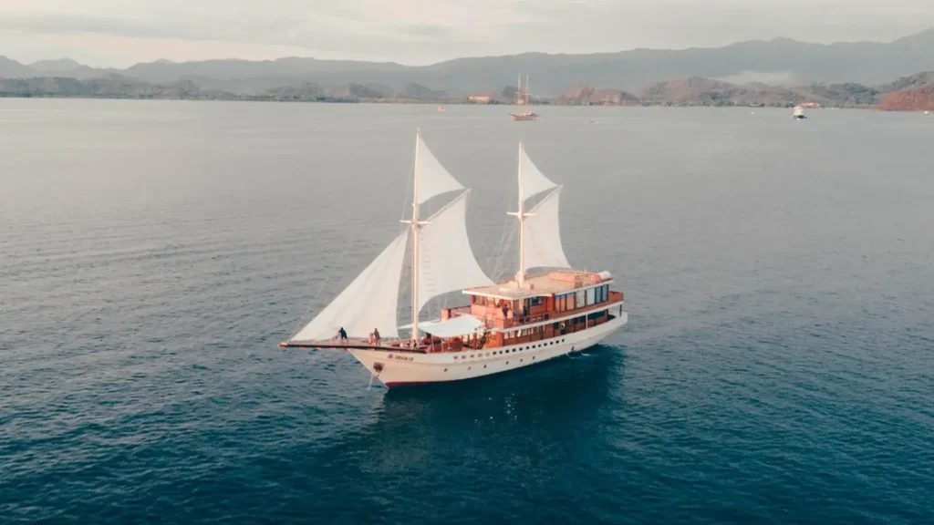 Elbark Cruise | Komodo Luxury