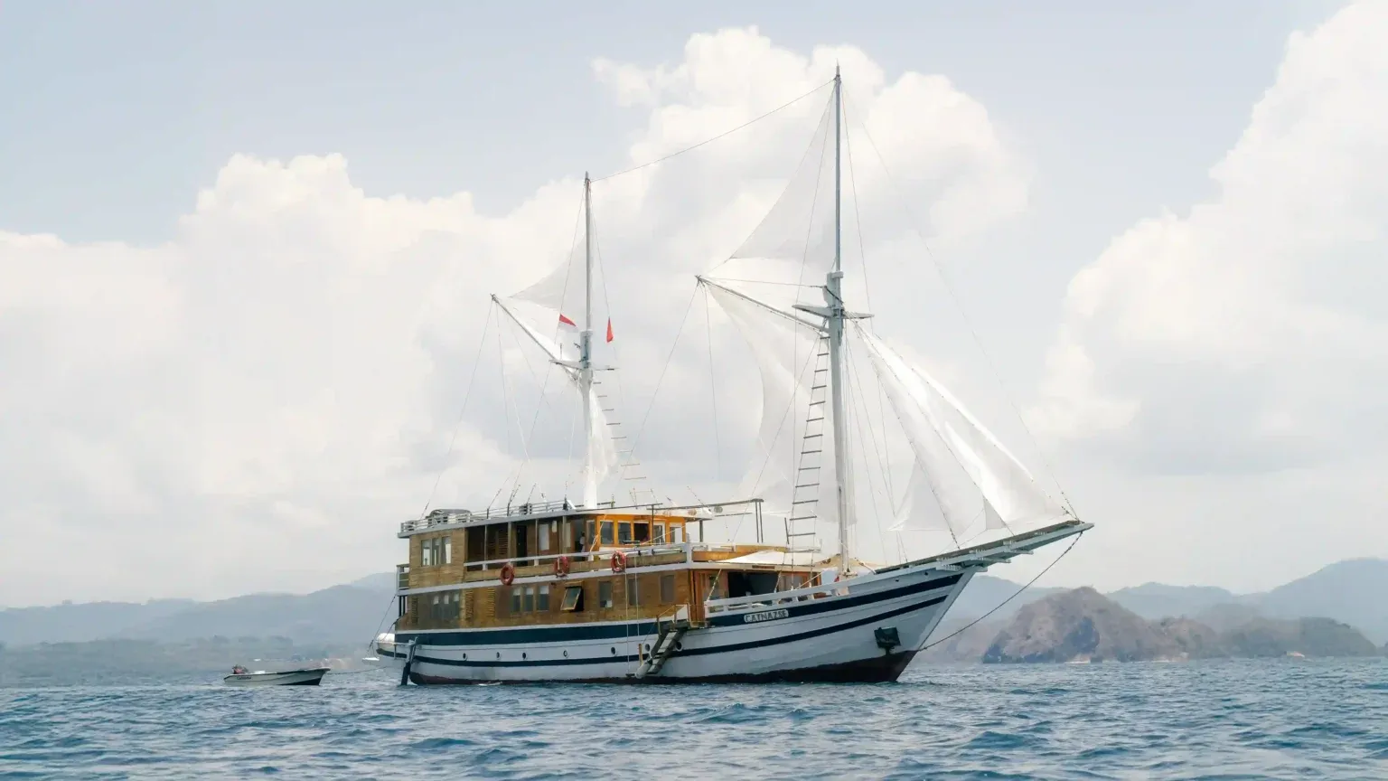 Komodo Island Tour by Komodo Luxury with Catnazse Liveaboard