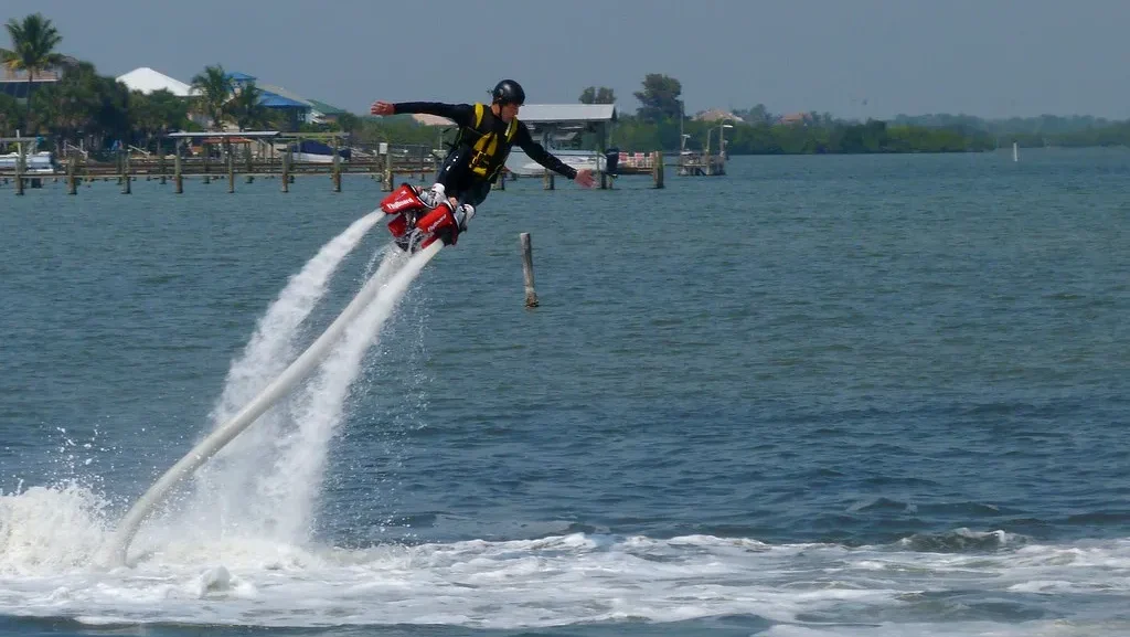 Flyboarding (sumber: flickr)