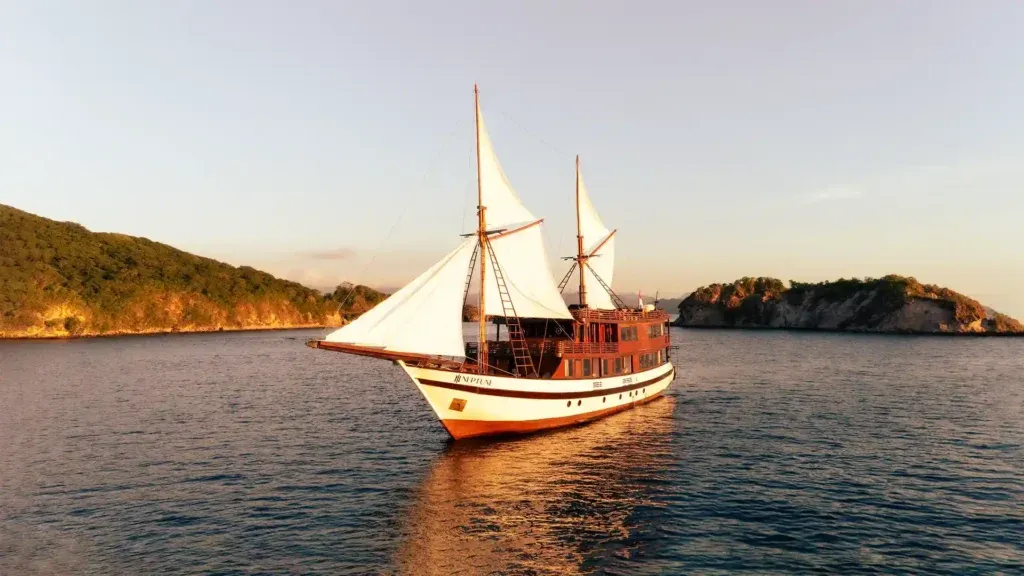 Neptune Cruise Phinisi | Bali Premium Trip