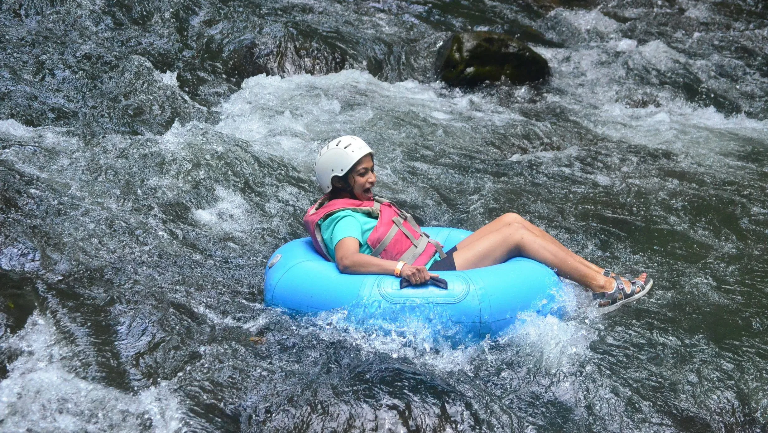 River Tubing (sumber: pexels)