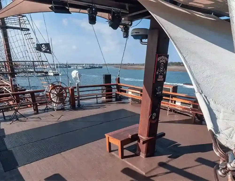 Kapal Phinisi Otentik