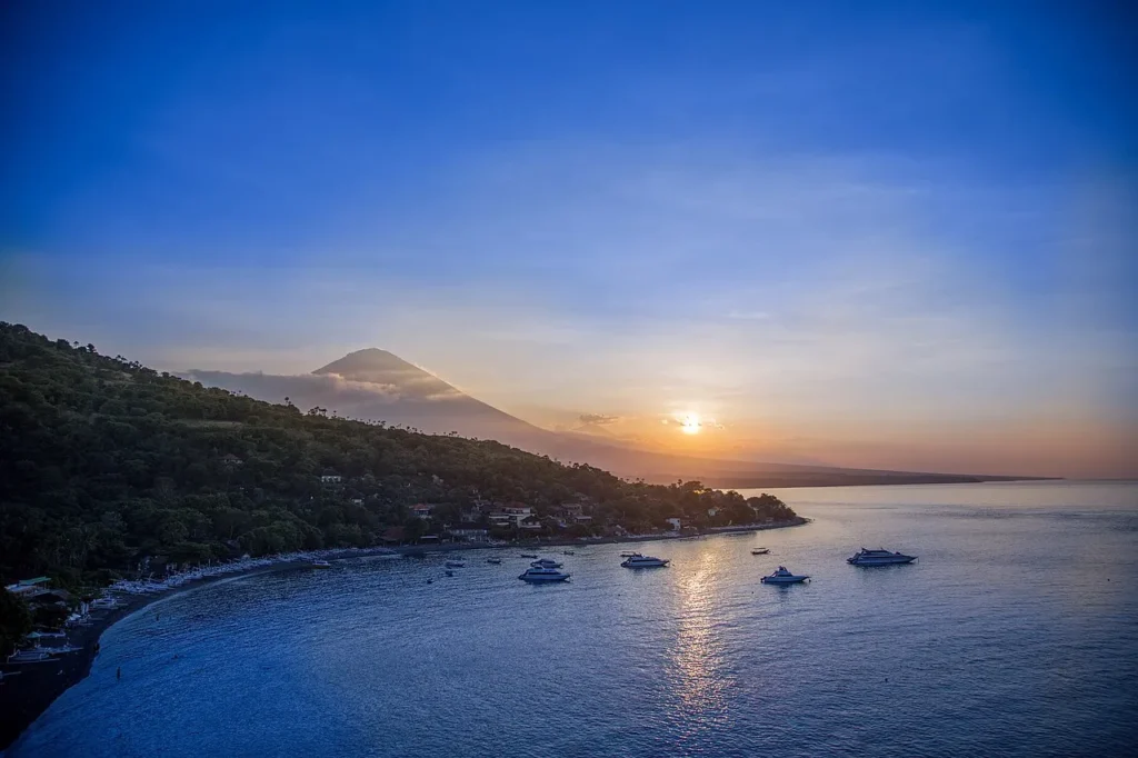 Amed Beach (Source: Wikimedia Commons)