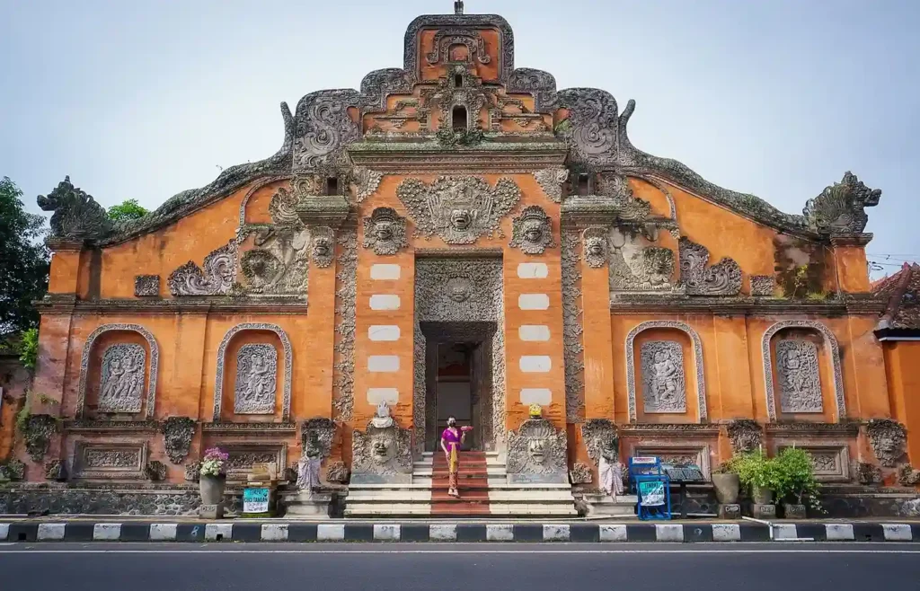 Puri Klungkung (Sumber Wikimedia Commons)