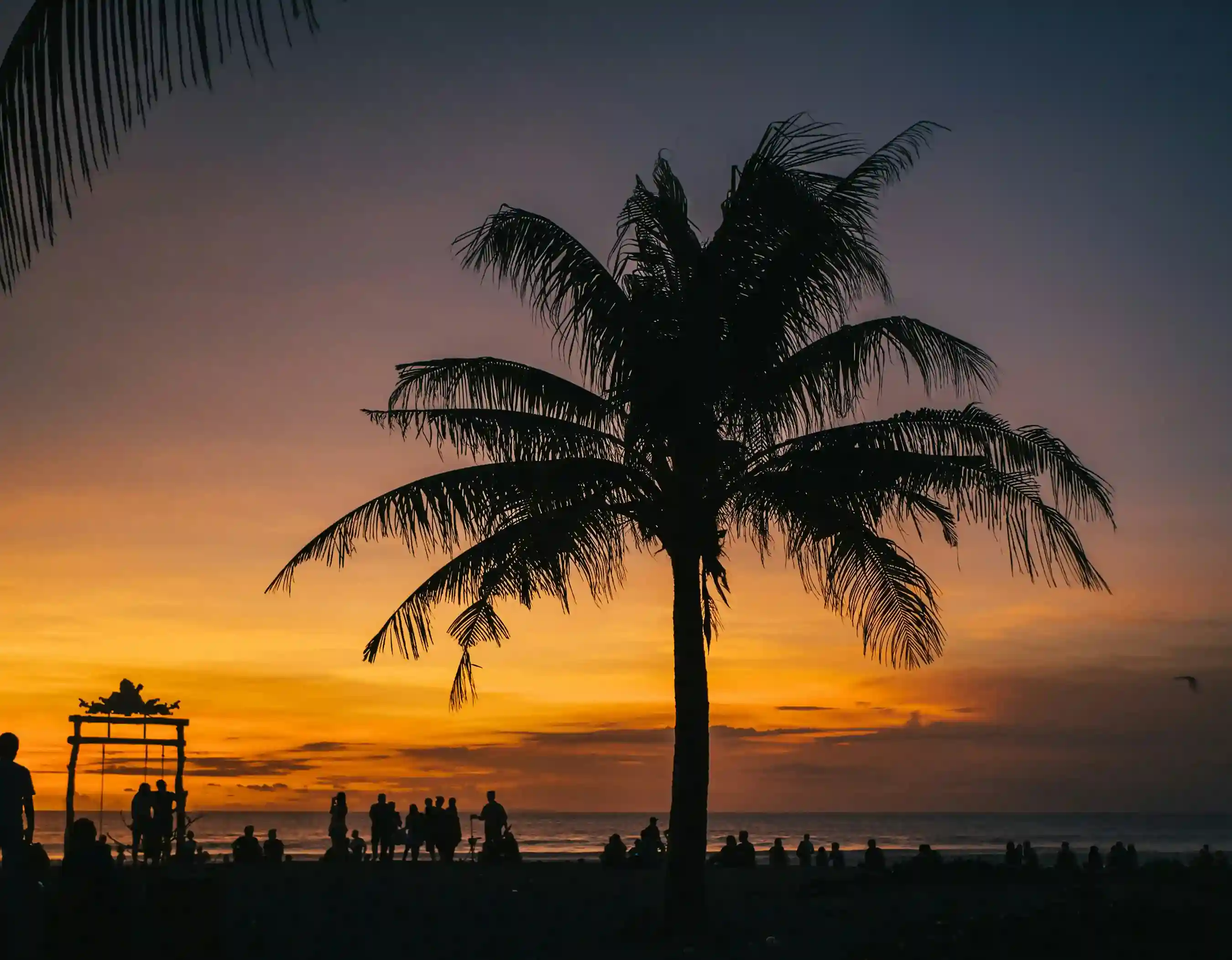 Sunset di Seminyak, Bali | Tur dengan akomodasi di Bali | Bali Premium Trip (source: unsplash)