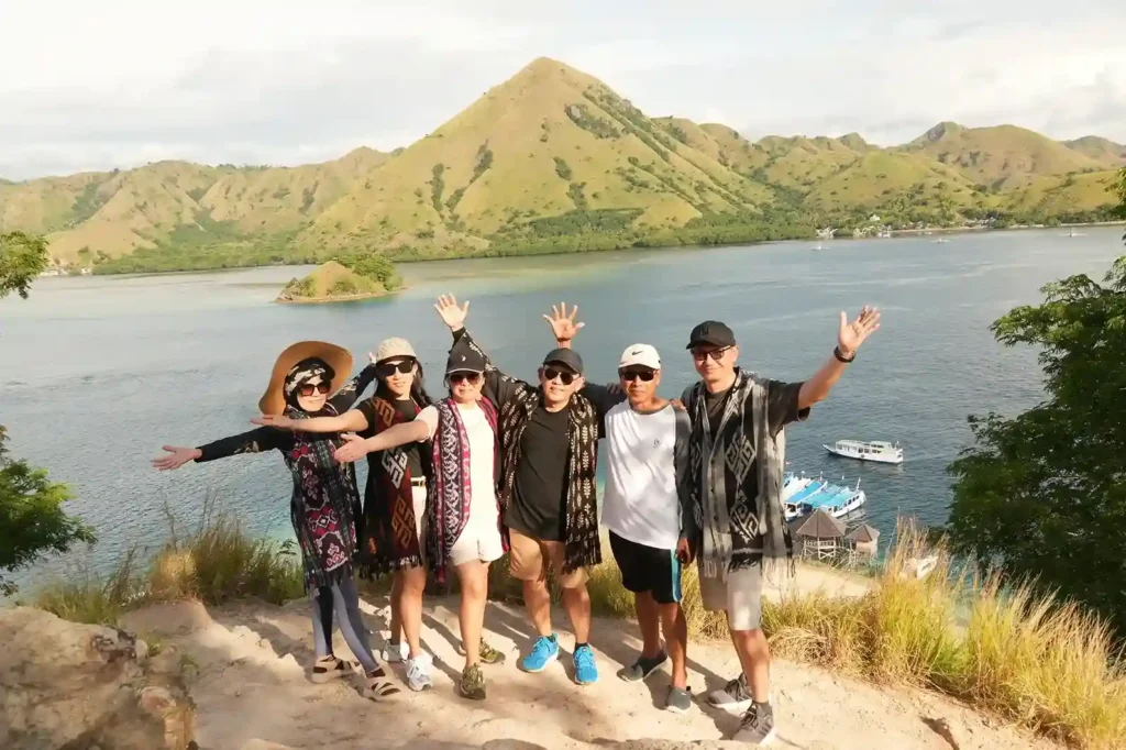 Tamu di Pulau Kelor - Komodo | Explore Bali dan Komodo | Bali Premium Trip