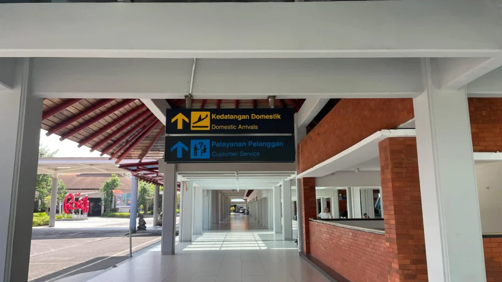 Area Kedatangan Domestik Bandara I Gusti Ngurah Rai Denpasar | Bali Premium Trip