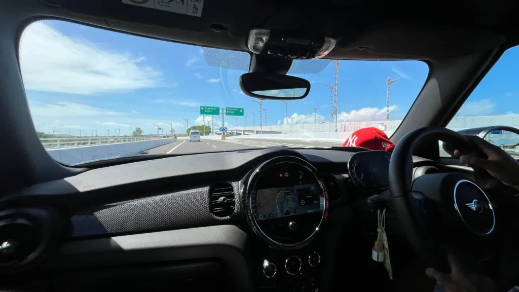 Dari Bandara ke Canggu menggunakan Mini Cooper | Bali Premium Trip