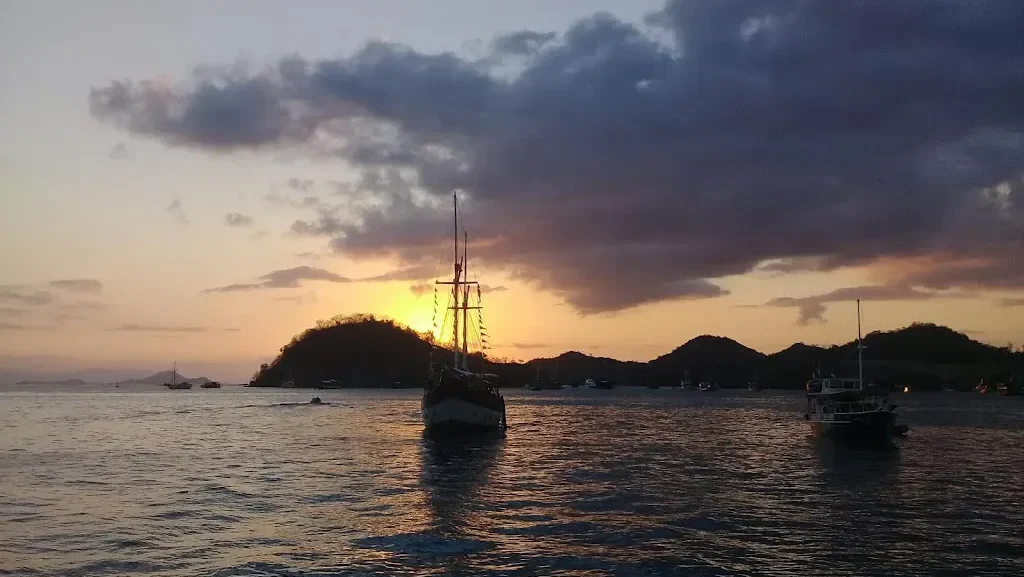 Spot Sunset di Labuan Bajo | Bali Premium Trip