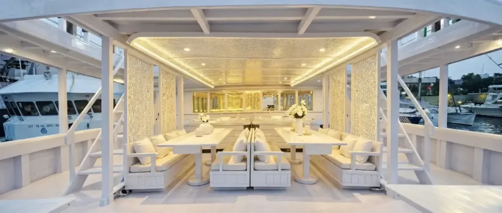 DIning Room in Komodo Prestige in Komodo Luxury | Bali Premium Trip