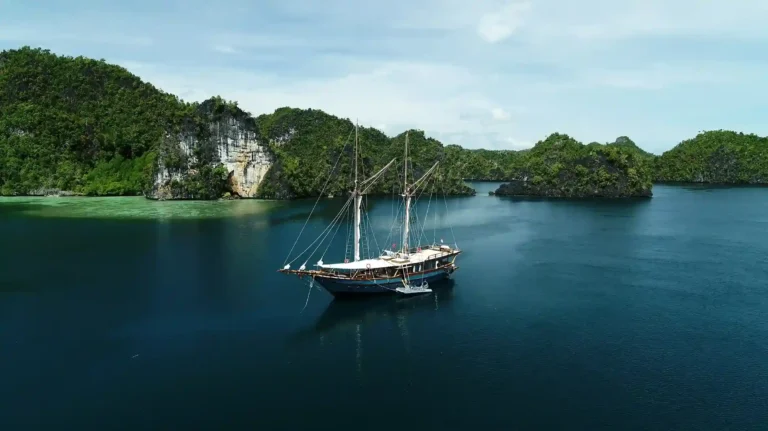 Bali ke Raja Ampat Luxury Combo Package