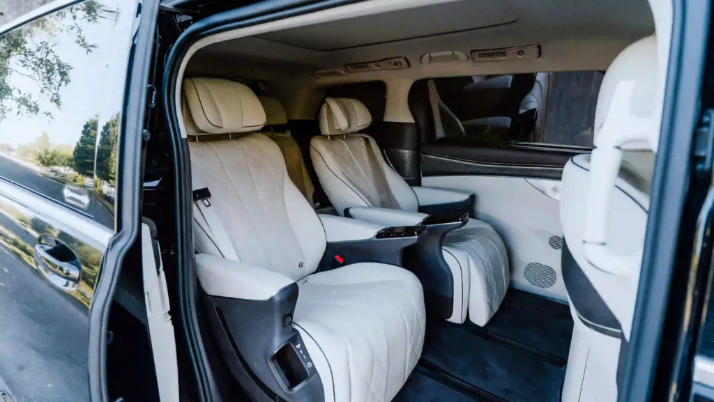 Interior Denza D9 | Bali Premium Trip
