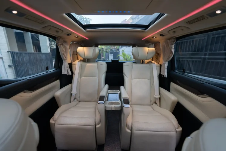 Alphard dari Bali Premium Trip